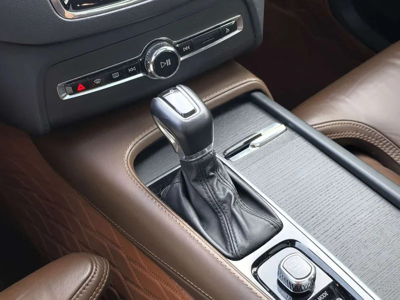 Volvo XC90 — фото 10
