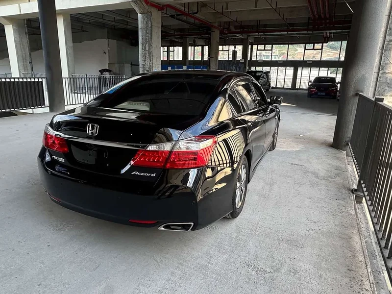 Honda Accord — фото 6