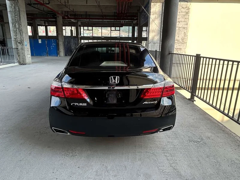 Honda Accord — фото 7