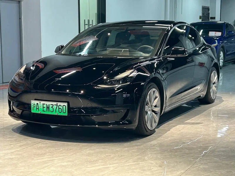 Tesla Model 3 — фото 1