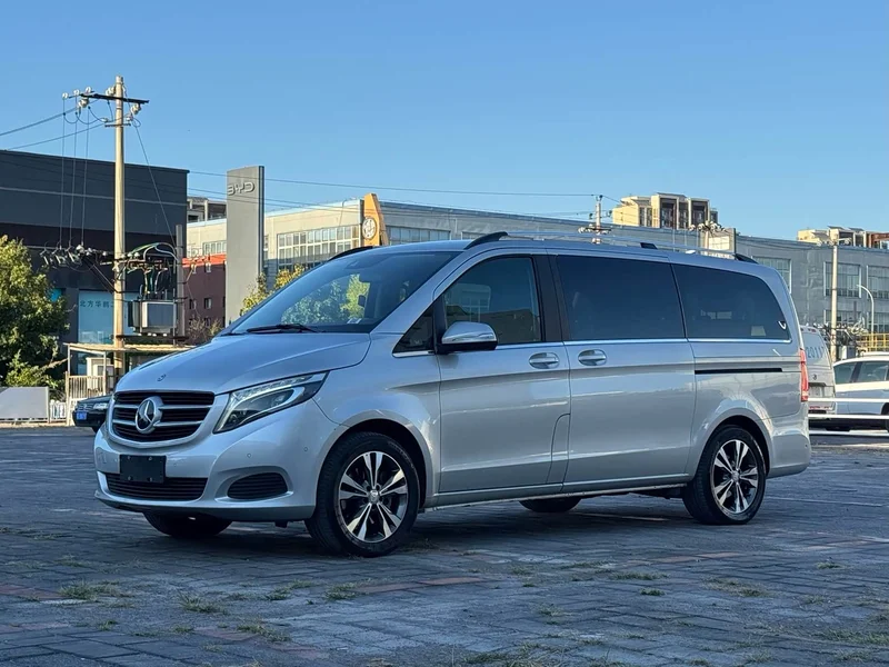 Mercedes-Benz V-Class — фото 1