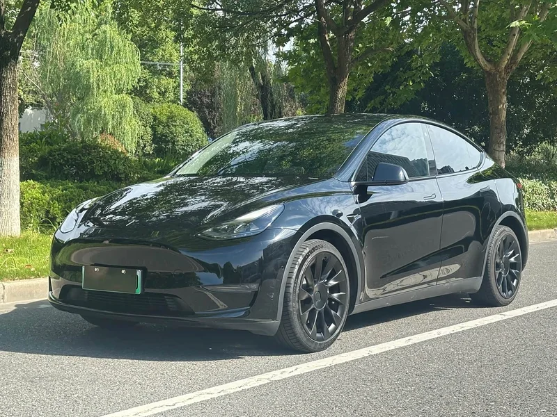 Tesla Model Y — фото 1