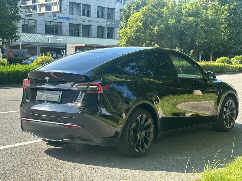 Tesla Model Y — фото 5
