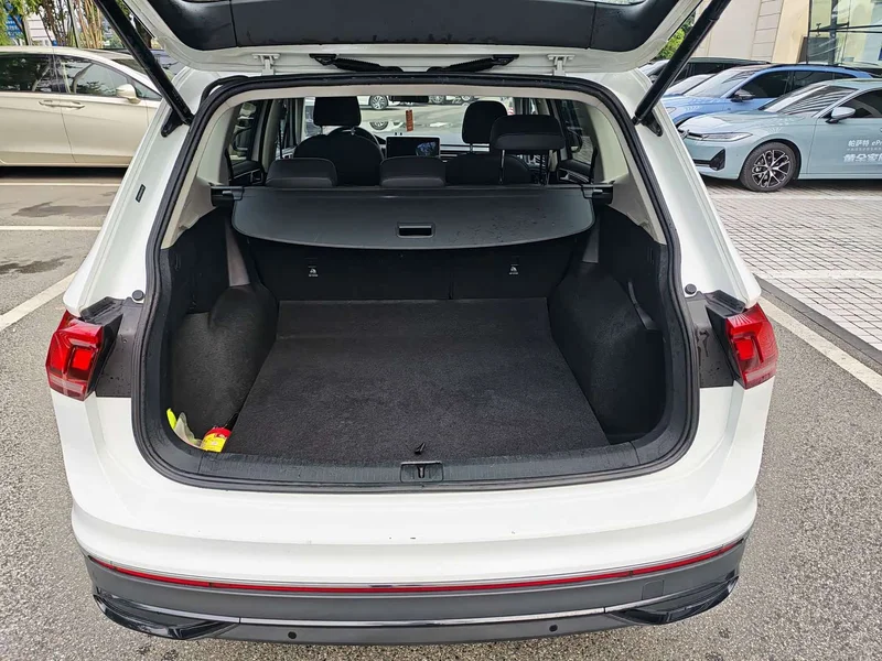 Volkswagen Tiguan L — фото 13