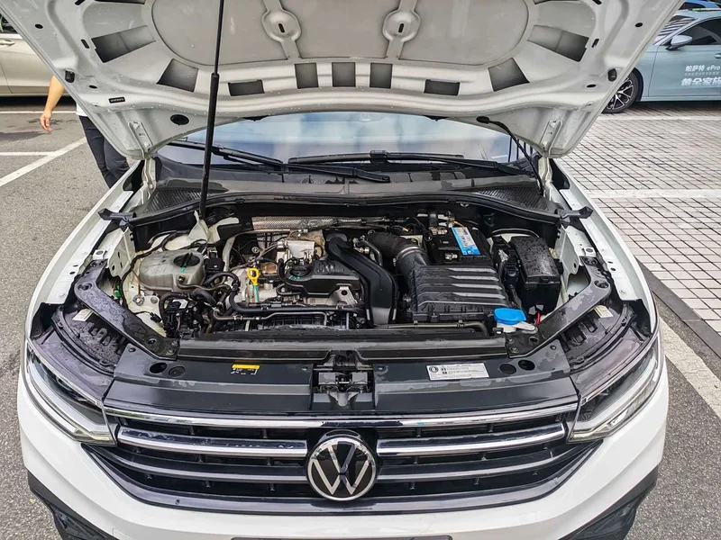 Volkswagen Tiguan L — фото 17