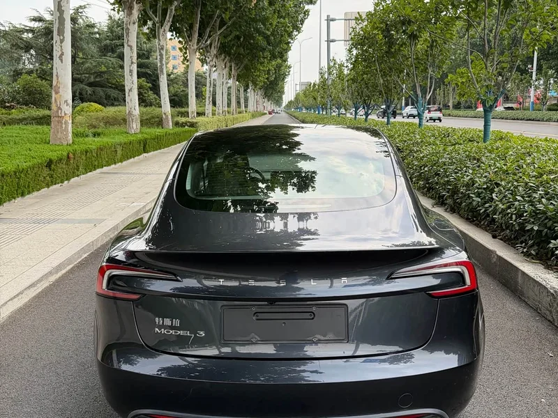 Tesla Model 3 — фото 9