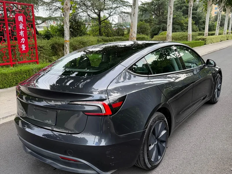 Tesla Model 3 — фото 10