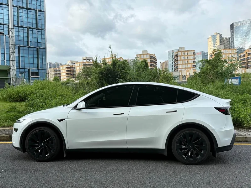 Tesla Model Y — фото 13