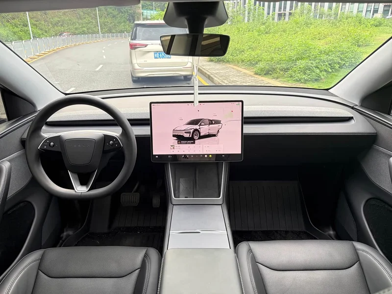 Tesla Model Y — фото 7