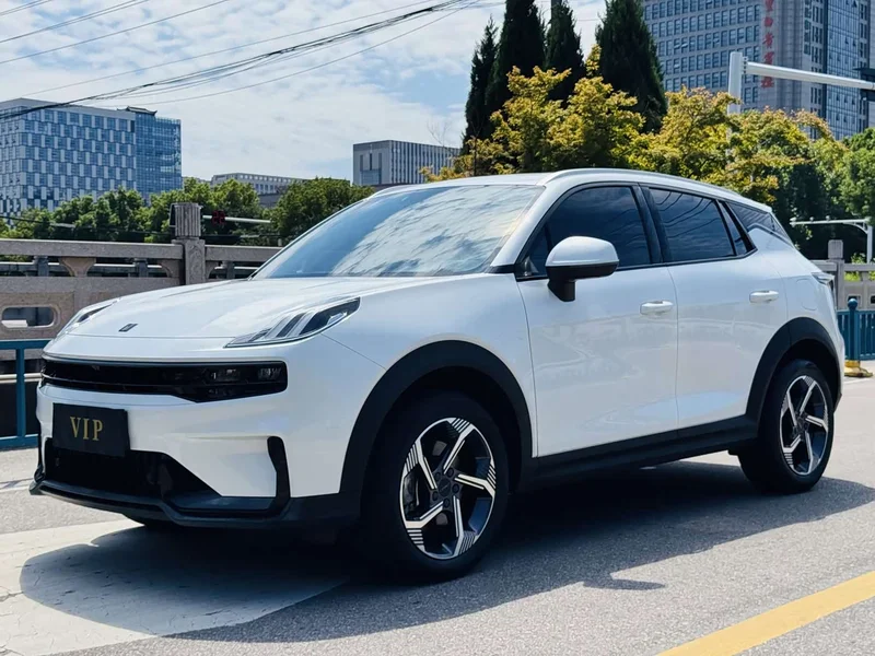 Lynk & Co 06