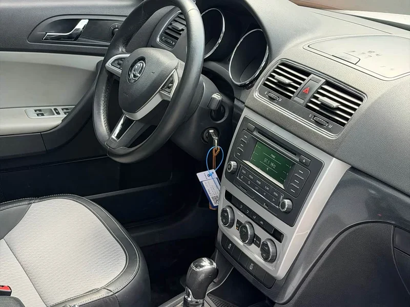 Skoda Yeti — фото 17