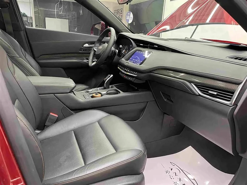 Cadillac XT4 — фото 16