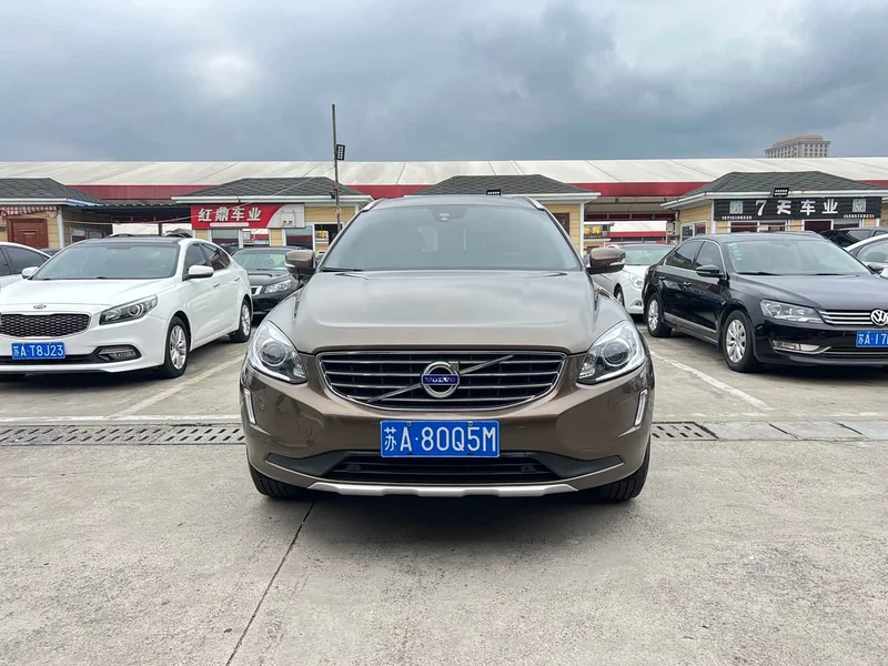 Volvo XC60 — фото 1