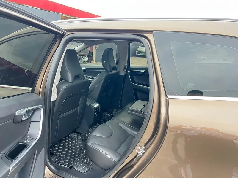 Volvo XC60 — фото 14
