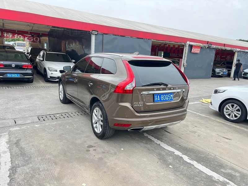 Volvo XC60 — фото 21