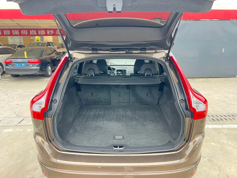 Volvo XC60 — фото 23