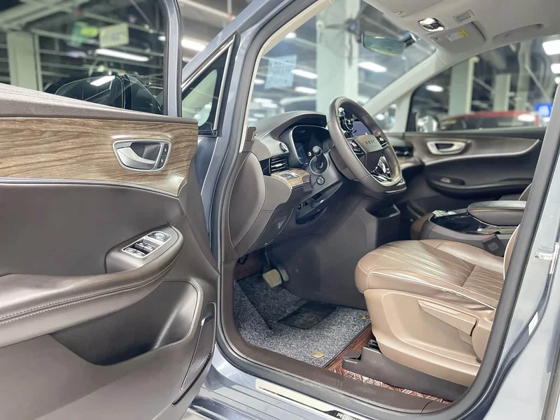 Roewe iMAX8 New Energy — фото 13