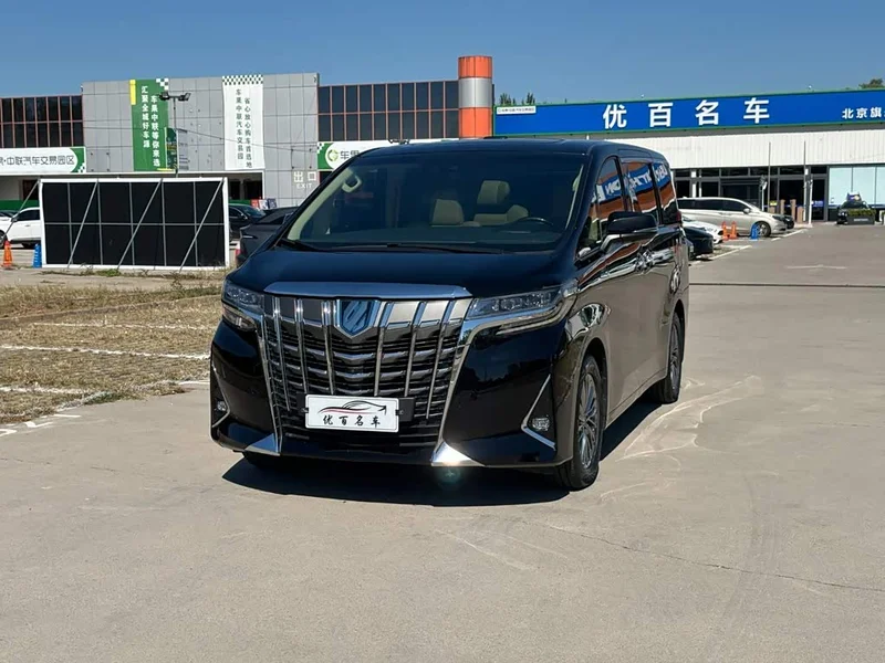 Toyota Alphard — фото 1