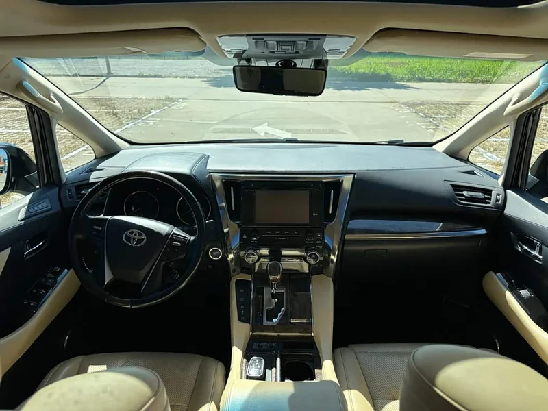 Toyota Alphard — фото 11