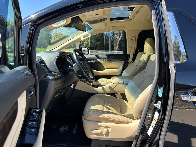 Toyota Alphard — фото 9