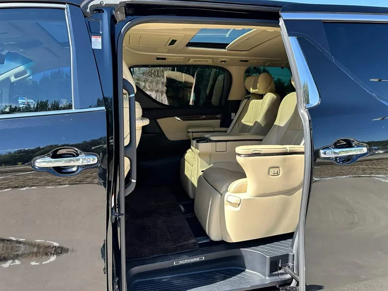 Toyota Alphard — фото 10