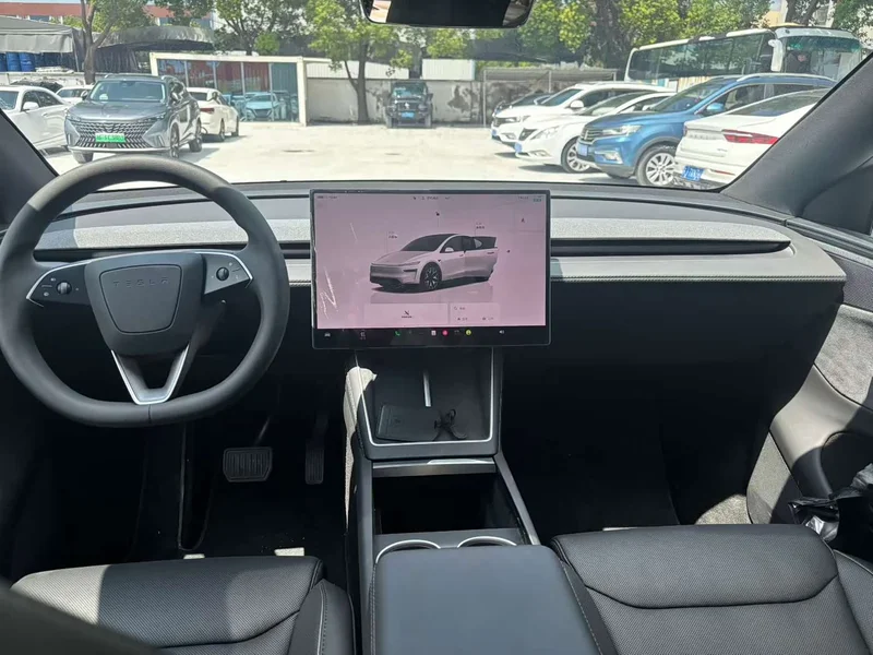 Tesla Model Y — фото 2