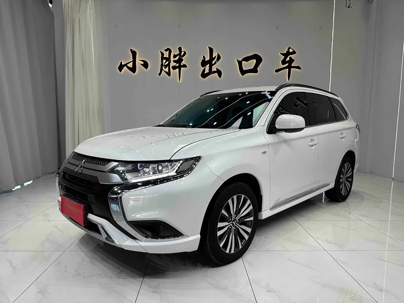 Mitsubishi Outlander — фото 1