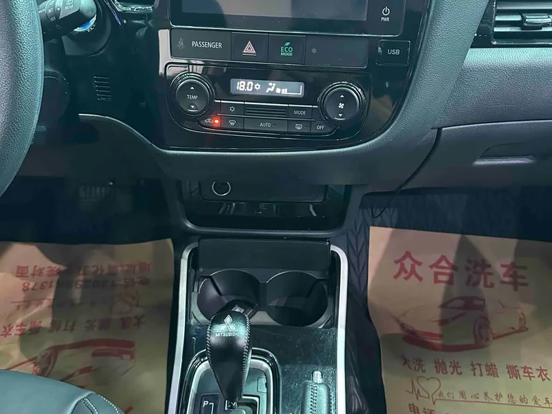 Mitsubishi Outlander — фото 11