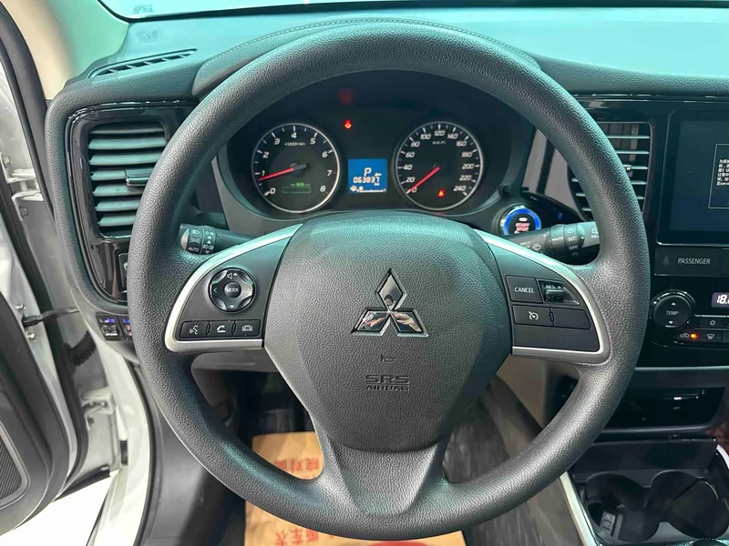 Mitsubishi Outlander — фото 13