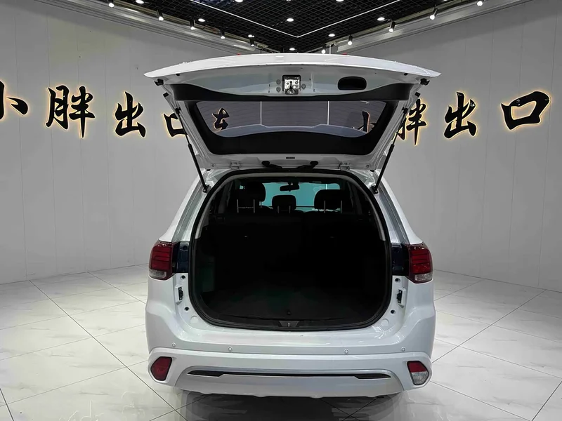 Mitsubishi Outlander — фото 14