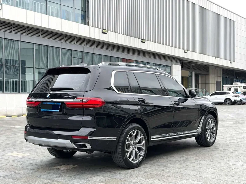 BMW X7 — фото 18