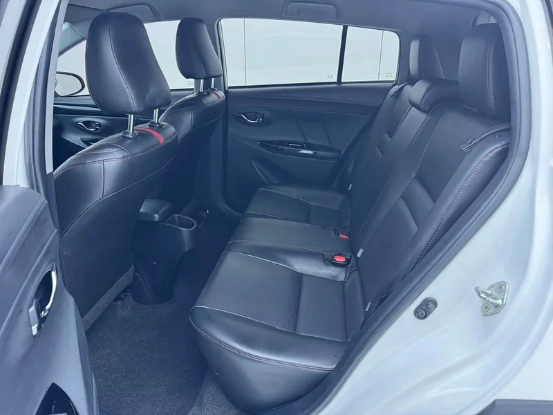 Toyota Yaris L — фото 11