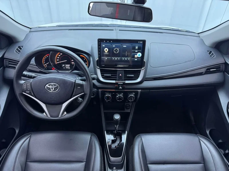 Toyota Yaris L — фото 12