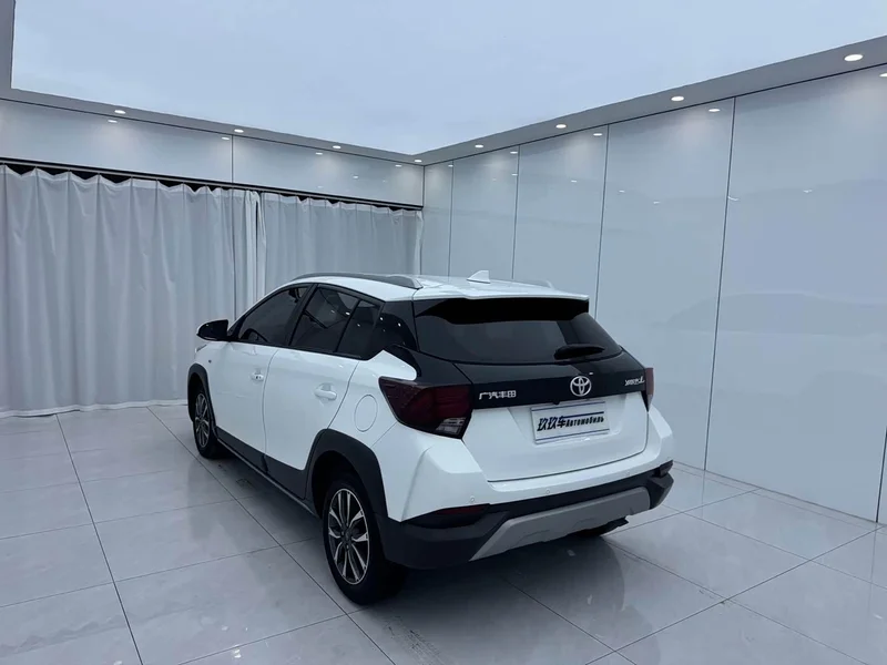 Toyota Yaris L — фото 6