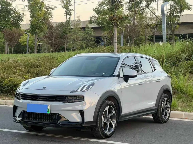 Lynk & Co 06
