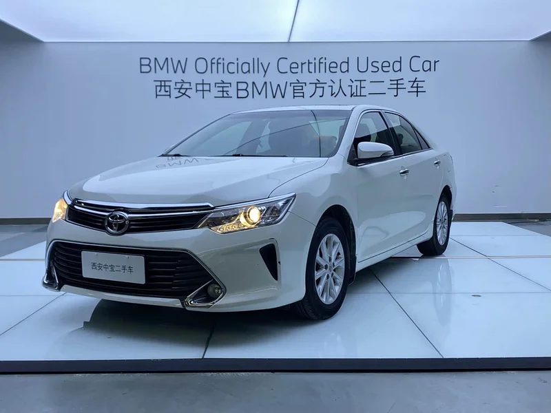 Toyota Camry — фото 1