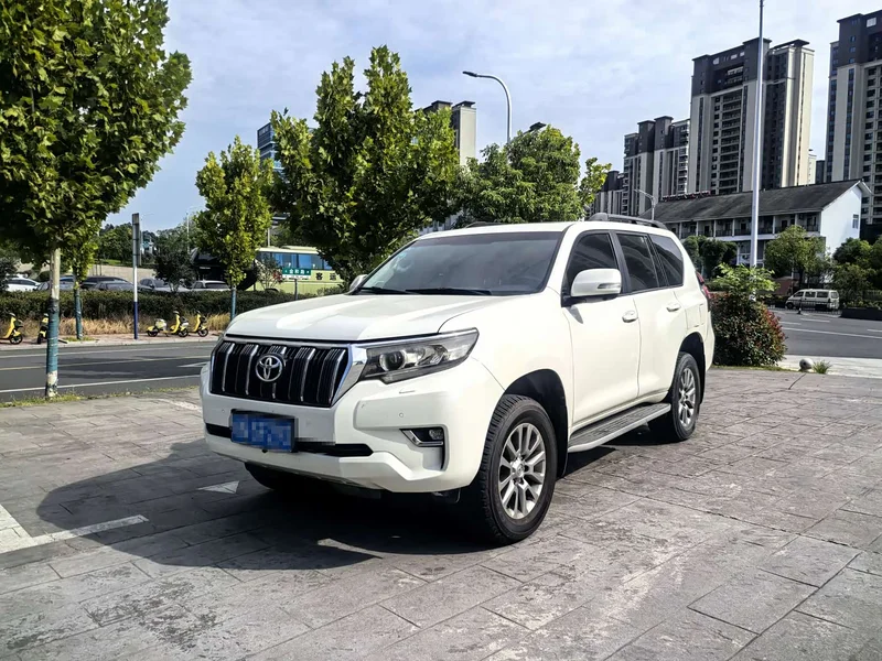 Toyota Prado — фото 1
