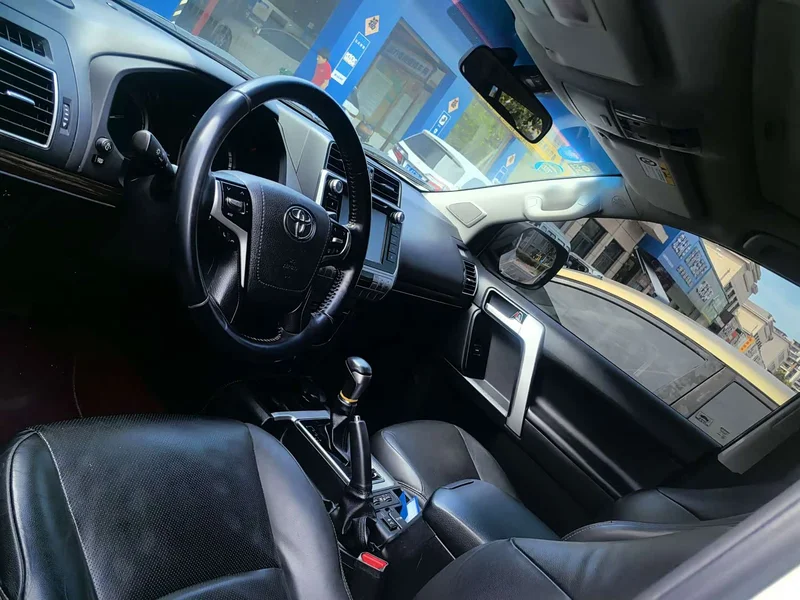 Toyota Prado — фото 10