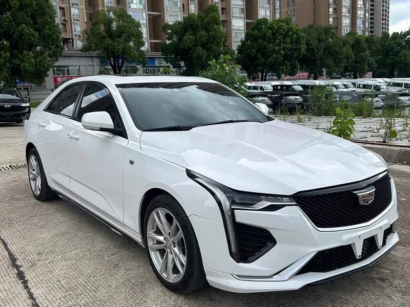 Cadillac CT4 — фото 1