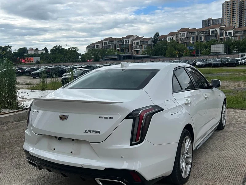 Cadillac CT4 — фото 9