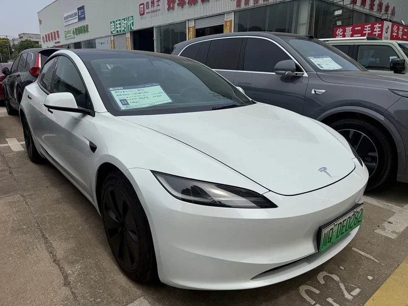 Tesla Model 3 — фото 1