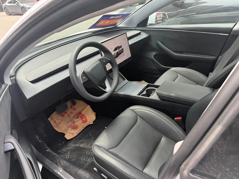 Tesla Model 3 — фото 4