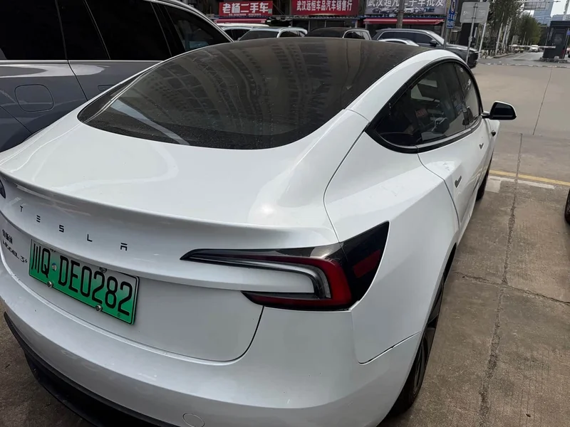Tesla Model 3 — фото 9
