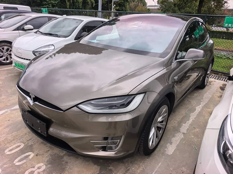 Tesla Model X — фото 1