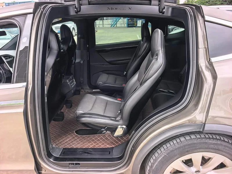Tesla Model X — фото 11