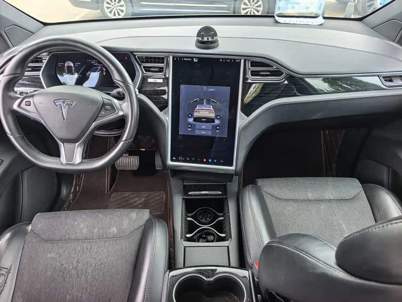 Tesla Model X — фото 14