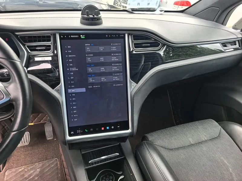 Tesla Model X — фото 17