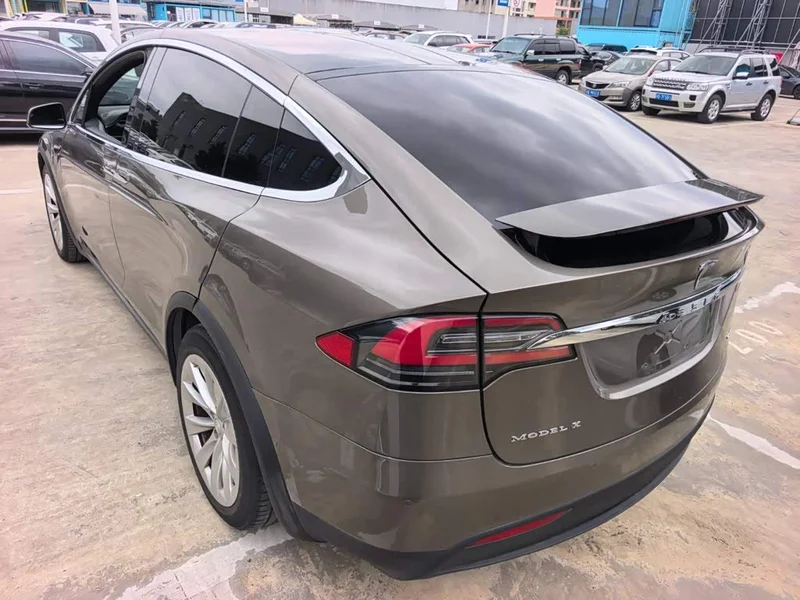 Tesla Model X — фото 4