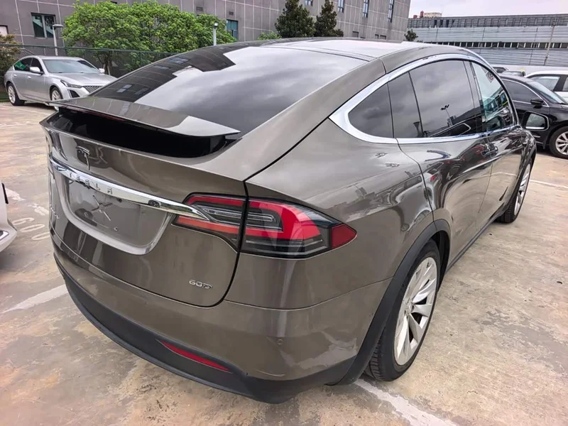 Tesla Model X — фото 6
