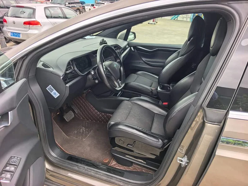 Tesla Model X — фото 9